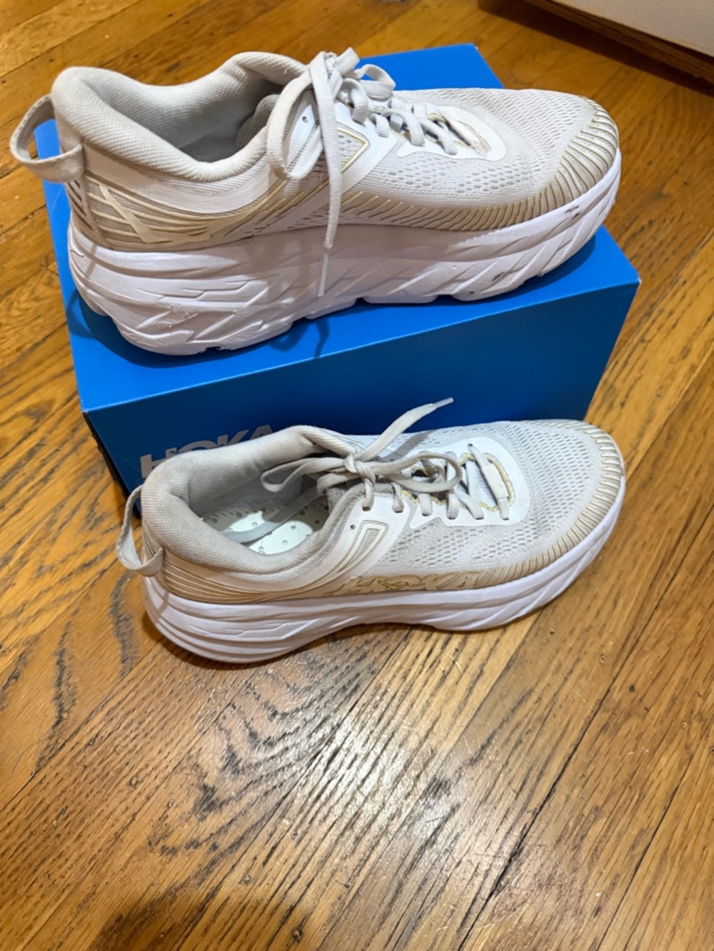 Hoka One One Bondi 7 White Bottom /White Upper Womans size 7 - Picture 6 of 14